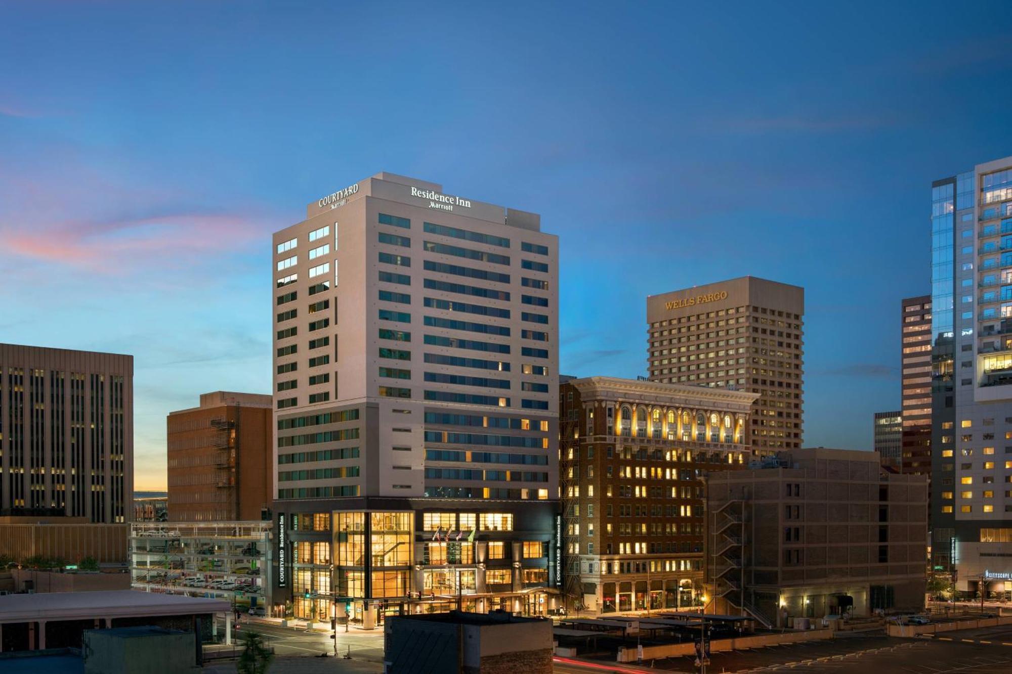 Courtyard By Marriott Phoenix Downtown מראה חיצוני תמונה